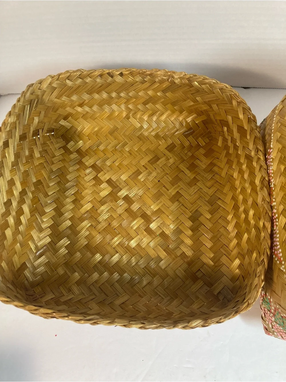 Thai Artisan Handwoven Natural Reed Basket w/Lid Pink,Green Red & White Accents